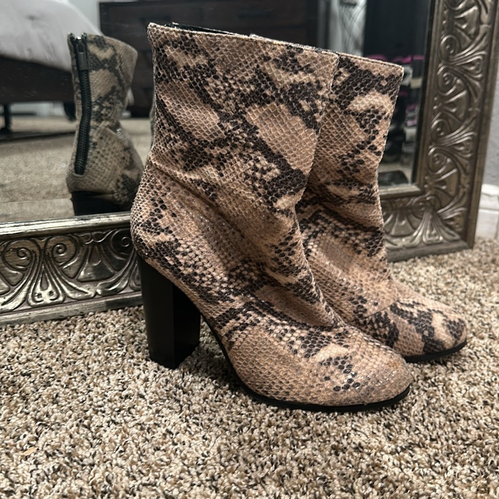 Snake 🐍 boots